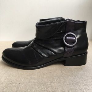 S. Z. Moda EU 40 Black Leather Zip-Up Booties